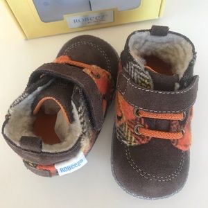 Robeez boys mini shoez Sz 2 3-6 months